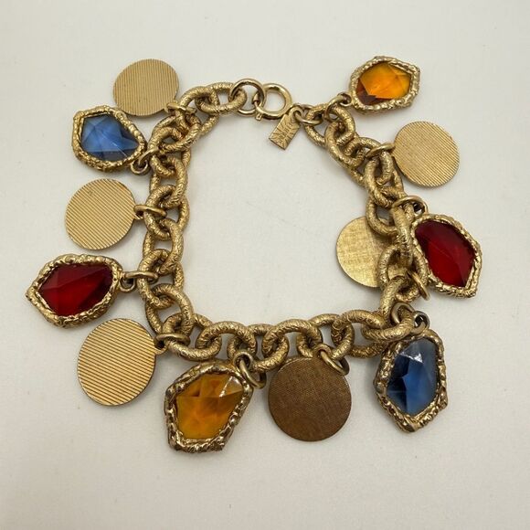 Vintage Emmons gold tone metal and glass "charm" bracelet! - Picture 12 of 14